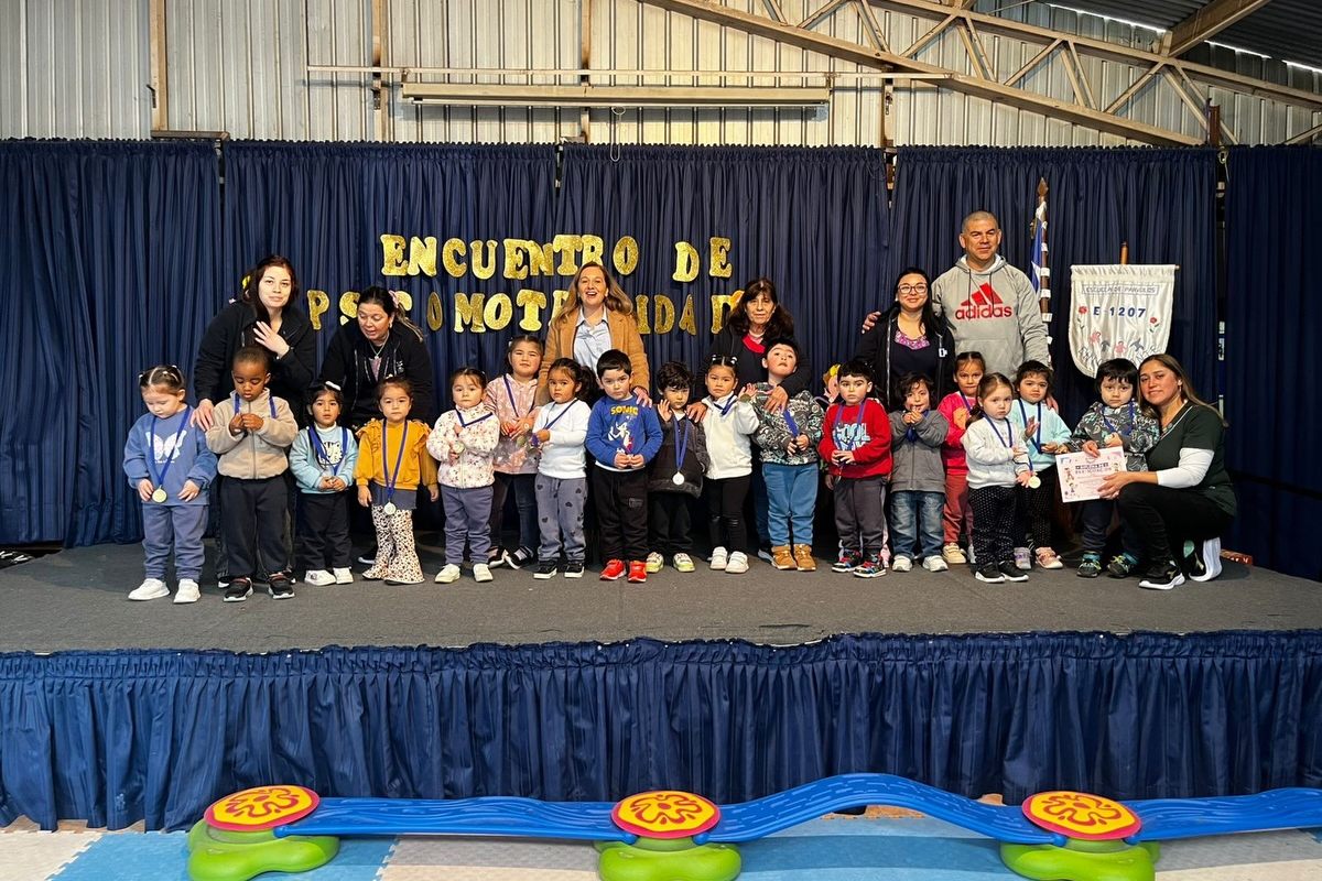 Niños y niñas de Pre-Kínder en el Encuentro de Psicomotricidad